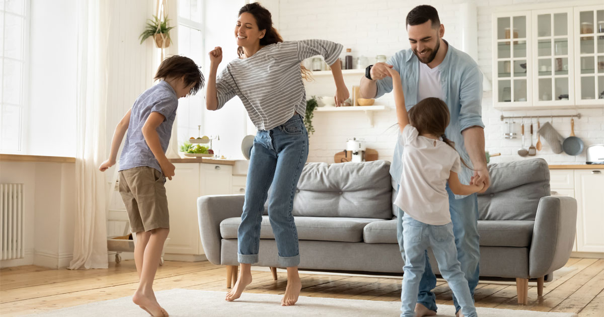 Comment jouer avec ses enfants sans matériel ? O2