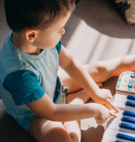Développer la créativité chez l'enfant grâce à la musique intuitive