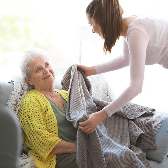 Aide à domicile des personnes âgées - accompagnement sur mesure - O2