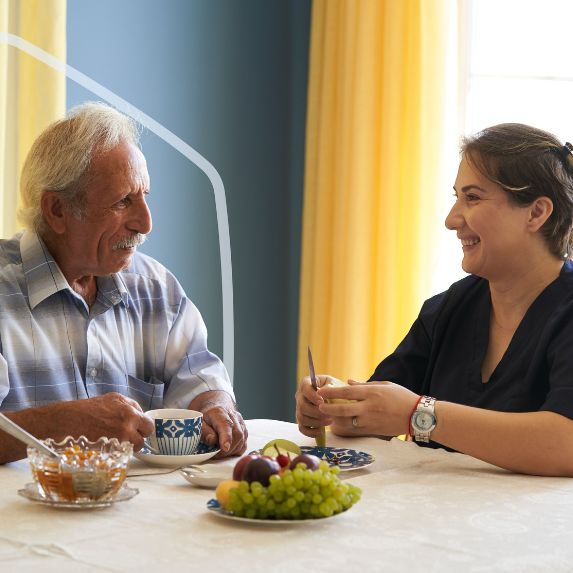 aide à domicile accompagnement personne âgée